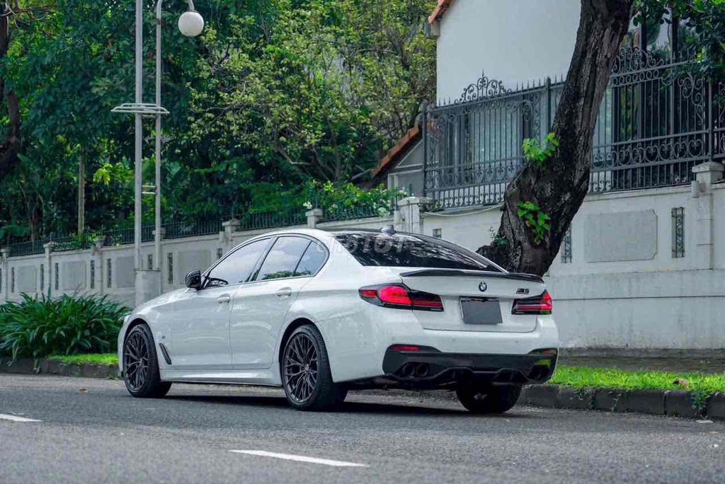 BMW 5 Series 2022 520i M Sport - 38000 km. Mua bán Ô tô tại Quận 7 Tp Hồ Chí Minh được đăng bởi Hoàng Anh Tuấn hình 6