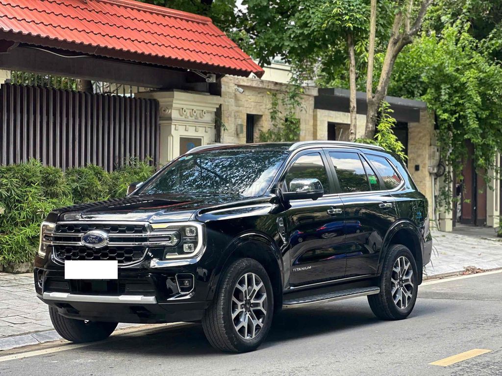 Ford Everest 2023 Titanium 2.0 AT 4x4 màu đen. Mua bán Ô tô tại Quận Cầu Giấy Hà Nội được đăng bởi Cao Quý hình 3