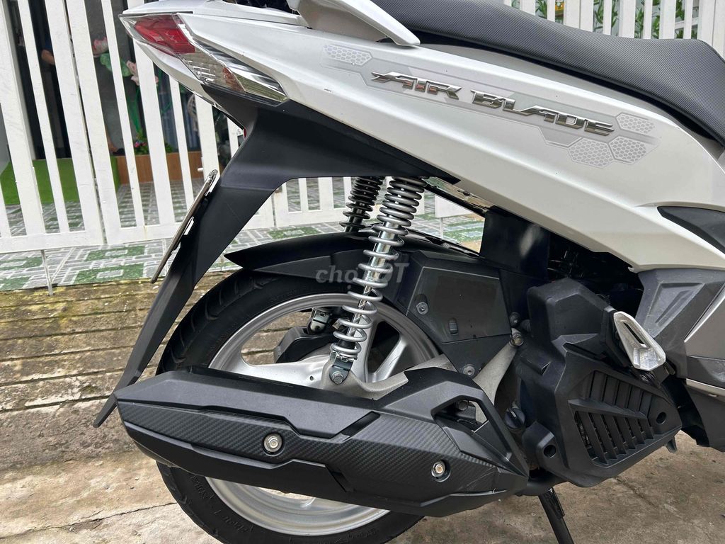 Honda Airblade 125Fi CHÍNH CHỦ khoá lớn. Mua bán Xe máy tại Thành phố Mỹ Tho Tiền Giang được đăng bởi Trân Phong hình 8