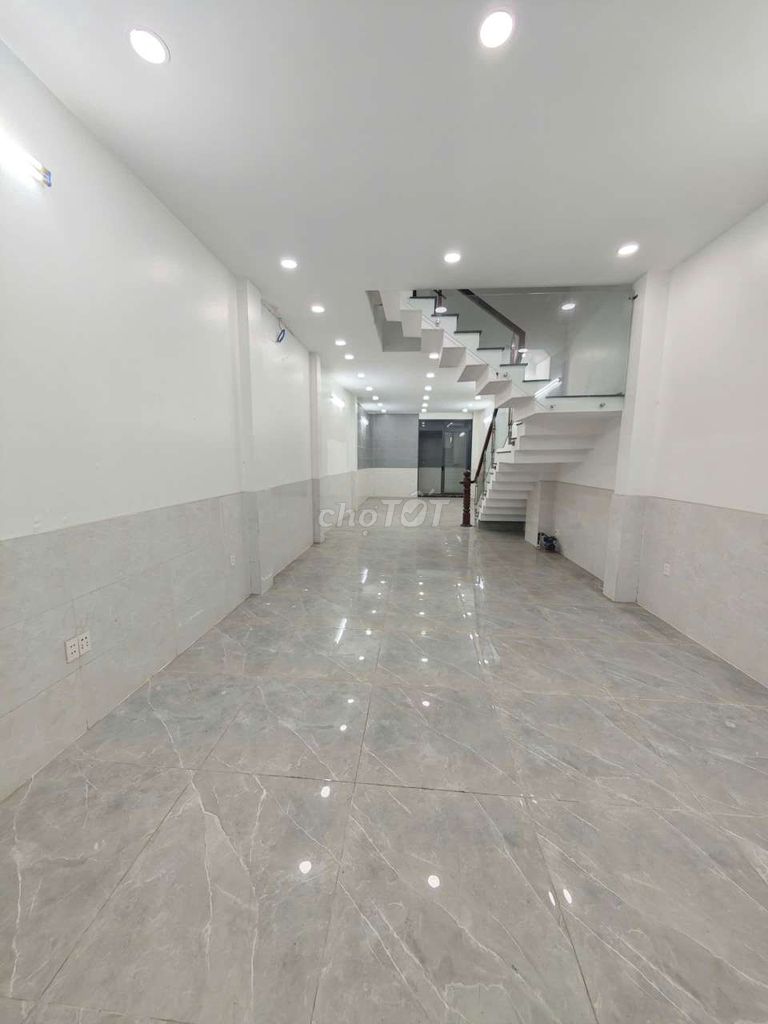 Аренда · 4 комн. · 90 м² · Quận 8, ул. khu An Dương Vương