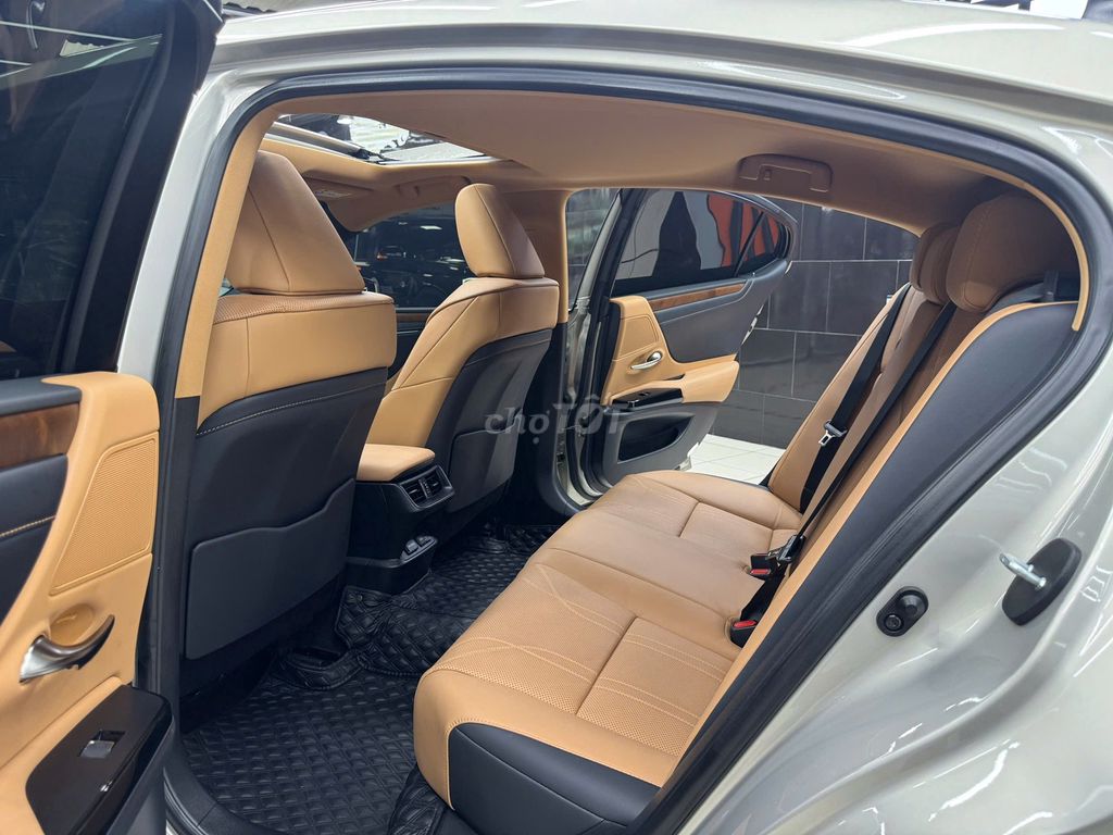 Lexus ES 250 2022 Vàng cát 12000 km. Mua bán Ô tô tại Quận Gò Vấp Tp Hồ Chí Minh được đăng bởi Hải Ô Tô hình 12