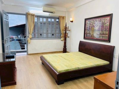 Nhà phố 45 m² · 2 PN · Đường Nguyễn Hoàng Tôn