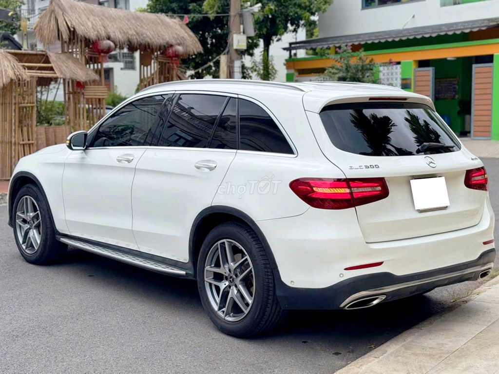 Mercedes-Benz GLC300 4Matic kính 3 lớp Apple Car. Mua bán Ô tô tại Quận Bình Thạnh Tp Hồ Chí Minh được đăng bởi Hoàng Phát hình 5