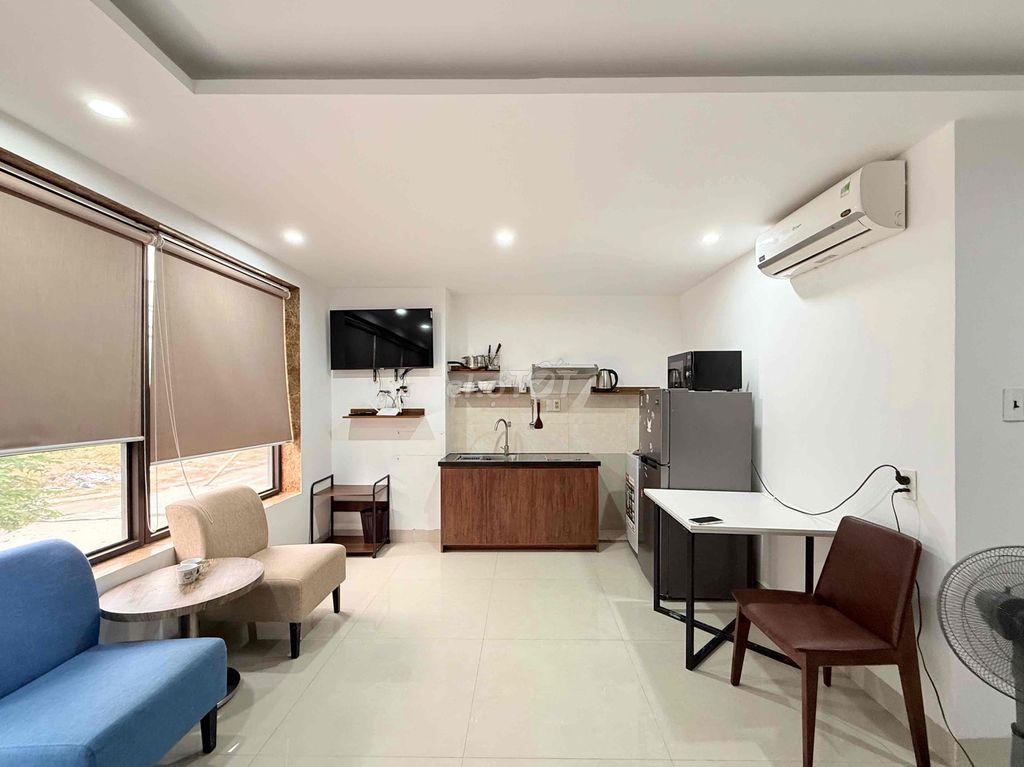Bright 1-bedroom with big windows, 700 m from the beach — photo 7