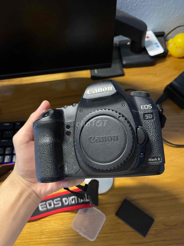 Máy ảnh Canon EOS 5D Mark II Đen. Mua bán Máy ảnh, Máy quay tại Thành phố Dĩ An Bình Dương được đăng bởi Thiên Duck hình 1