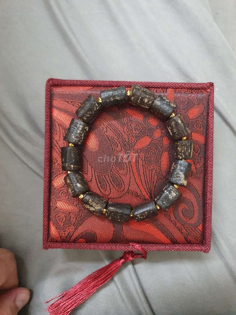 Vòng trầm hương tự nhiên chìm mix bi vàng 18k. Mua bán Phụ kiện thời trang khác tại Quận 8 Tp Hồ Chí Minh được đăng bởi Thanh Tâm hình 1