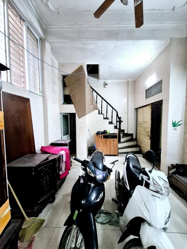 Дом 3 этажа, 43 м², Хай Ба Чынг, рядом с Политехническим университетом