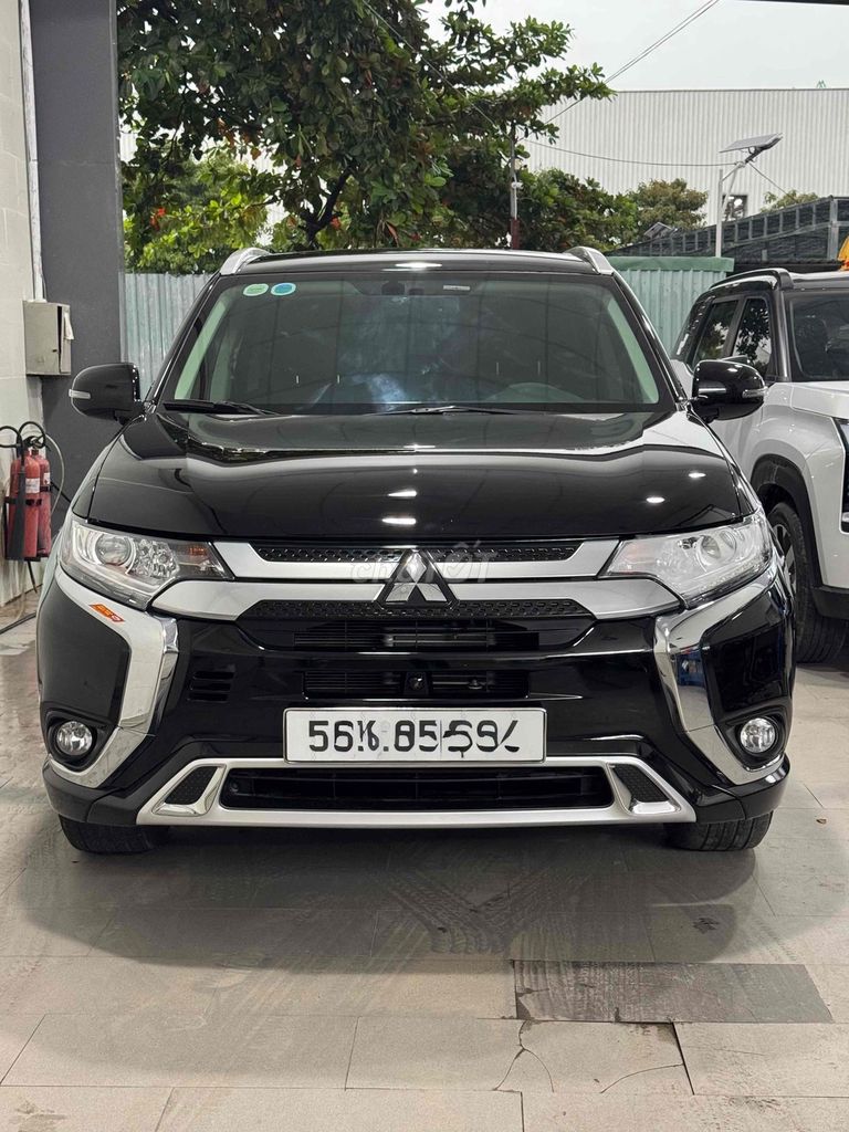 Mitsubishi Outlander 2.0 CVT чёрный
