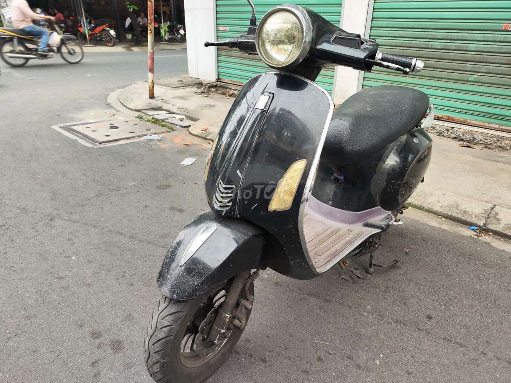 Xác xe điện Vespa đủ biển đăng kí