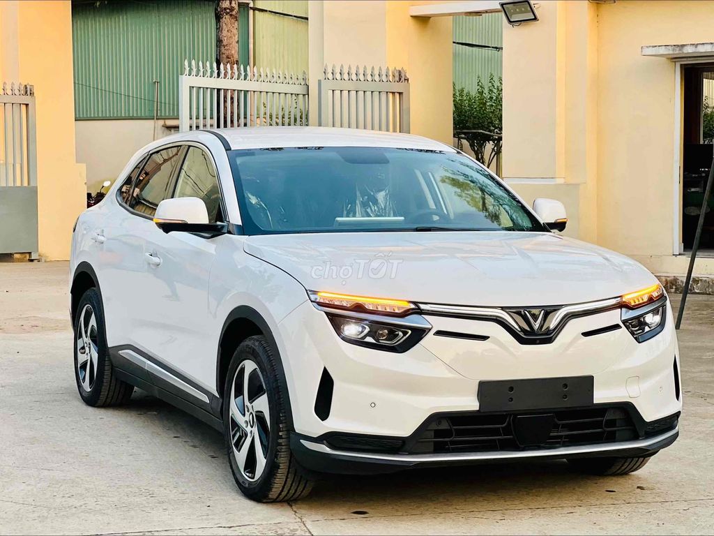 VinFast VF8 S 2024 Trắng. Mua bán Ô tô tại Quận 12 Tp Hồ Chí Minh được đăng bởi VinFast An Sương Quốc Lộ 1A hình 1