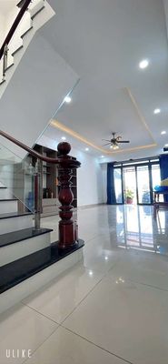 Nhà 3 PHÒNG NGỦ LỘ LỚN XE HƠI XE TẢI TRUNG TÂM TP VĨNH LONG. Mua bán nhà ở tại Thành phố Vĩnh Long Vĩnh Long được đăng bởi Tiến Đạt VĨNH LONG
