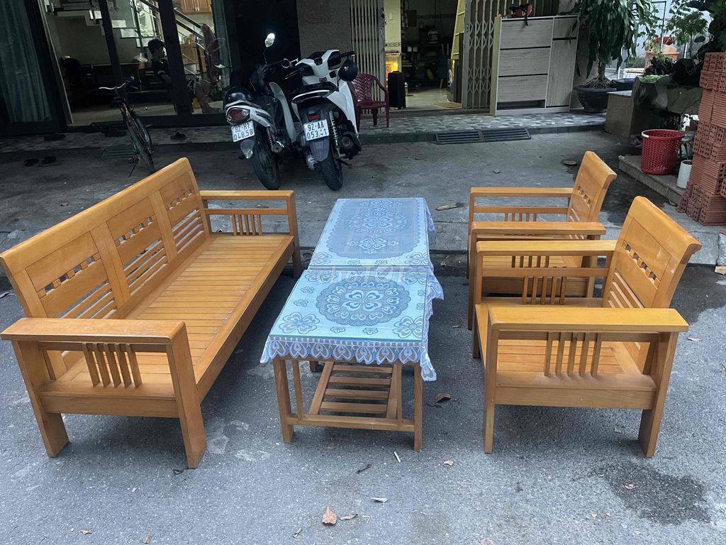Bộ bàn ghế Gỗ Nâu Thanh lịch Phòng khách. Mua bán Bàn ghế tại Quận Liên Chiểu Đà Nẵng được đăng bởi Nguyễn Hồng Doanh hình 1