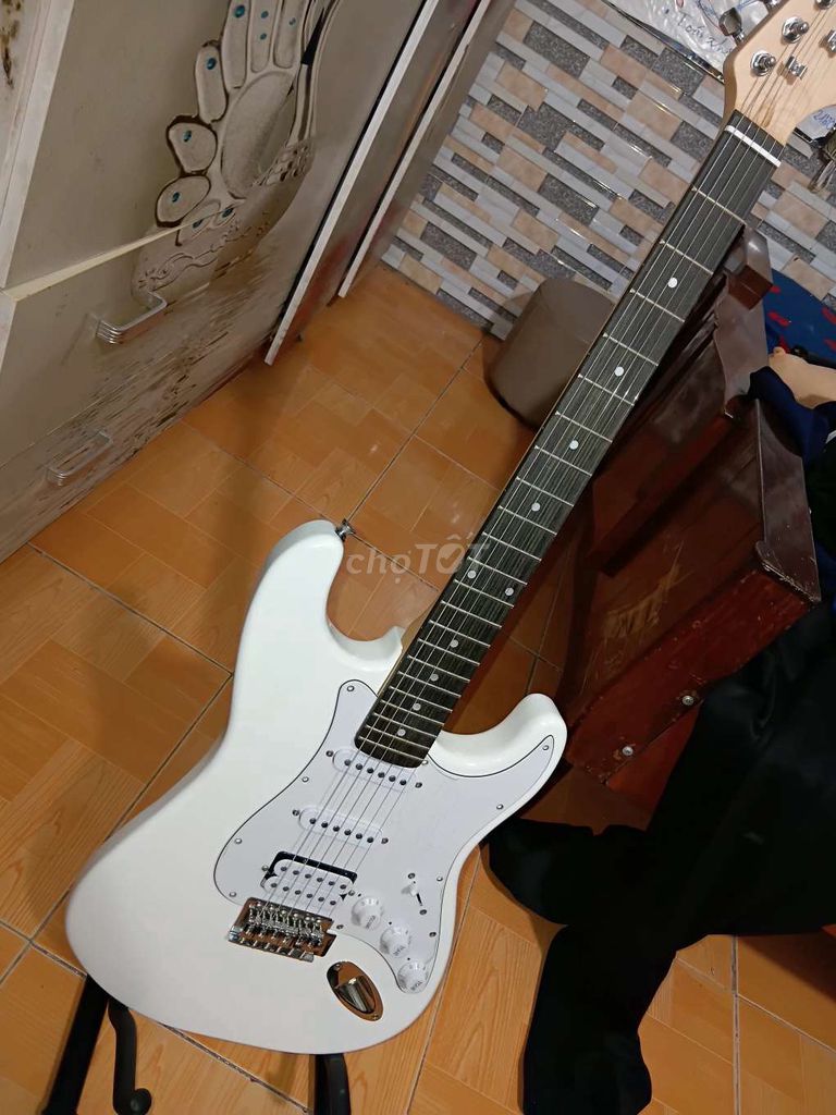 Đàn guitar điện Selder white + miniAMP và tai nghe. Mua bán Nhạc cụ tại Thành phố Bà Rịa Bà Rịa - Vũng Tàu được đăng bởi Nguyễn Tiến hình 1