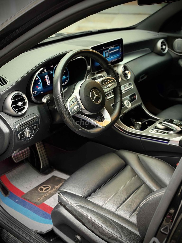 Mercedes-Benz C300 AMG 2020, черный