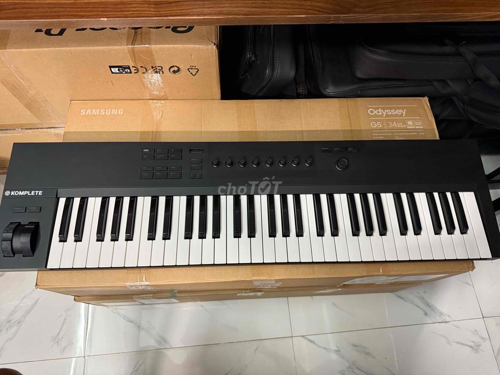 Đàn MIDI Native Instruments Komplete A61 Đen. Mua bán Nhạc cụ tại Huyện Hóc Môn Tp Hồ Chí Minh được đăng bởi Hưu Thanh hình 1