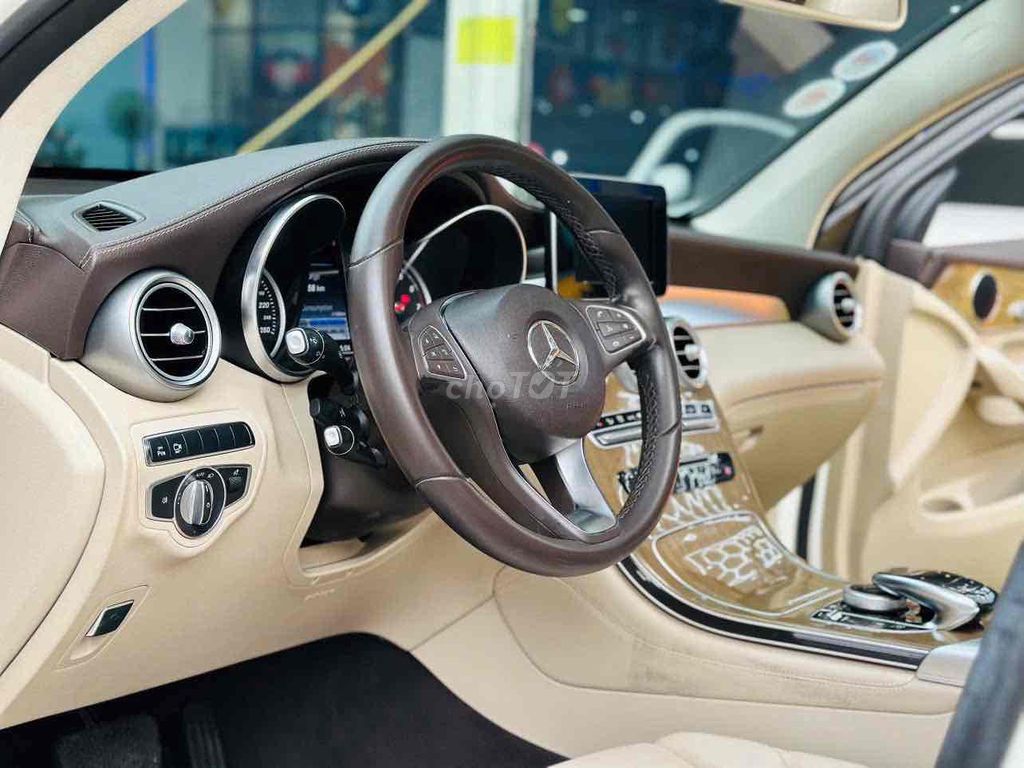 Mercedes-Benz GLC300 Coupe 2017 4MATIC. Mua bán Ô tô tại Quận 8 Tp Hồ Chí Minh được đăng bởi Hồng Phúc hình 12