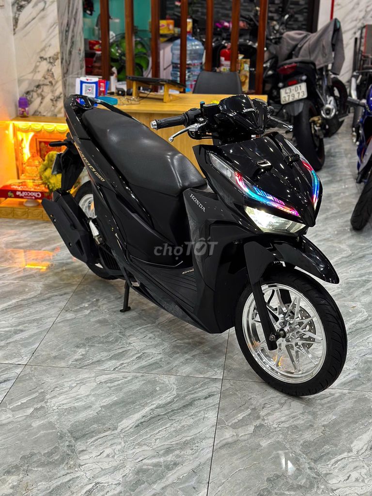 Xe máy Honda Vario 150 Smartkey đen kiểng nét căng. Mua bán Xe máy tại Quận Thanh Khê Đà Nẵng được đăng bởi Xe Máy Đức Vũ 658 Trần Cao Vân hình 5