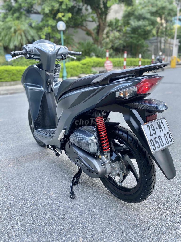 Honda Vision sport 2022!! cá tính chạy lướt. Mua bán Xe máy tại Quận Hoàng Mai Hà Nội được đăng bởi Xe Máy Quân Oanh  hình 4