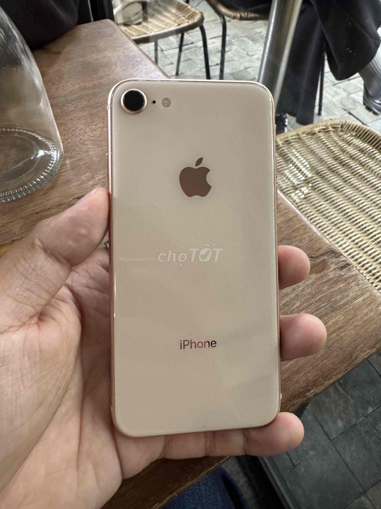 iPhone 8 64G. Mua bán Điện thoại tại Quận Cẩm Lệ Đà Nẵng được đăng bởi Hoang Huy hình 1