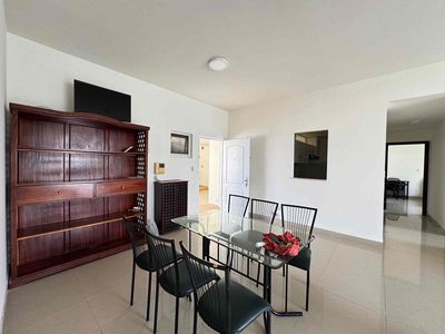 bán bộ bàn ghế ăn tại cảnh viên 1, phú mỹ hưng. Mua bán Bàn ghế tại Quận 7 Tp Hồ Chí Minh được đăng bởi Hải Yến 