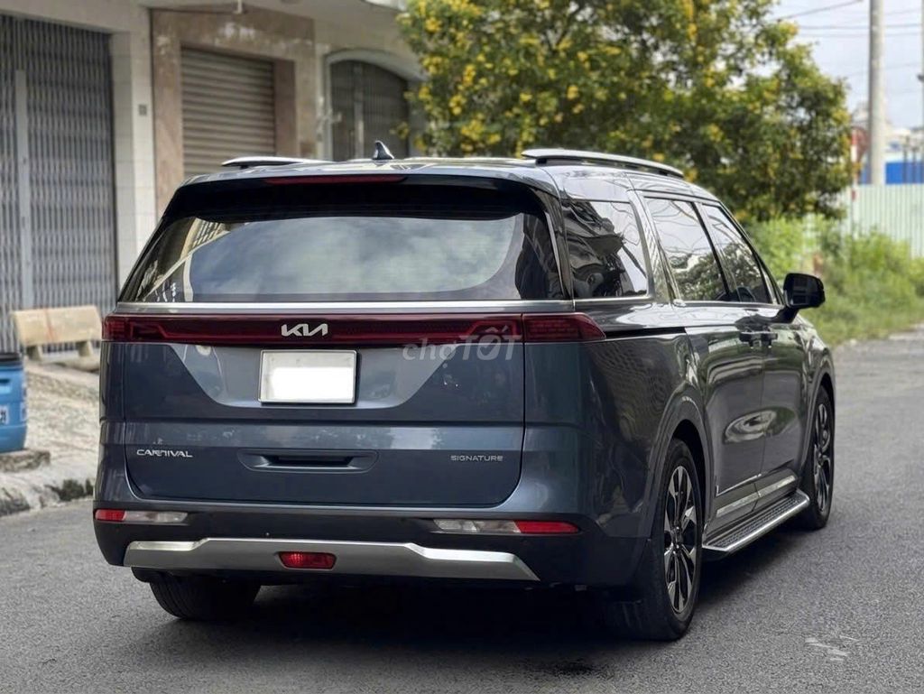 Kia Carnival Signature 2022, серый, 20 000 км