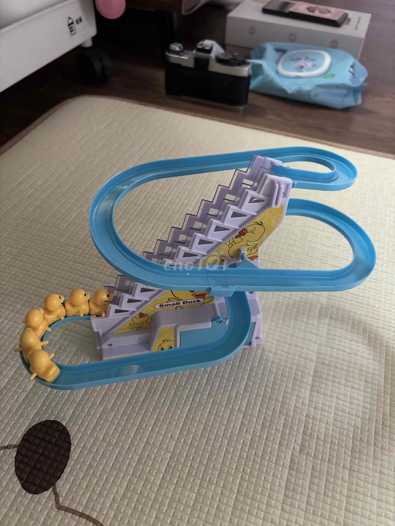 Đồ chơi Vịt con leo thang. Mua bán Mẹ và bé tại Quận 7 Tp Hồ Chí Minh được đăng bởi Quỳnh dọn nhà ăn Tết  hình 1