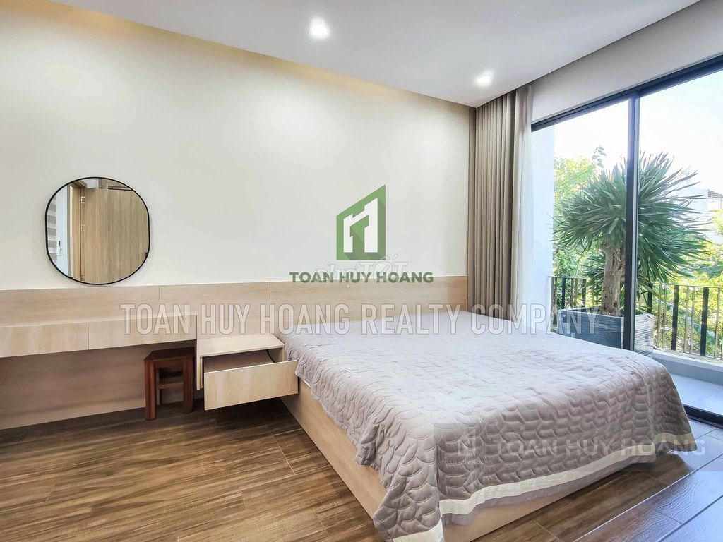 Modern Nam Việt Á house with 3 en-suite bedrooms and parking — photo 9