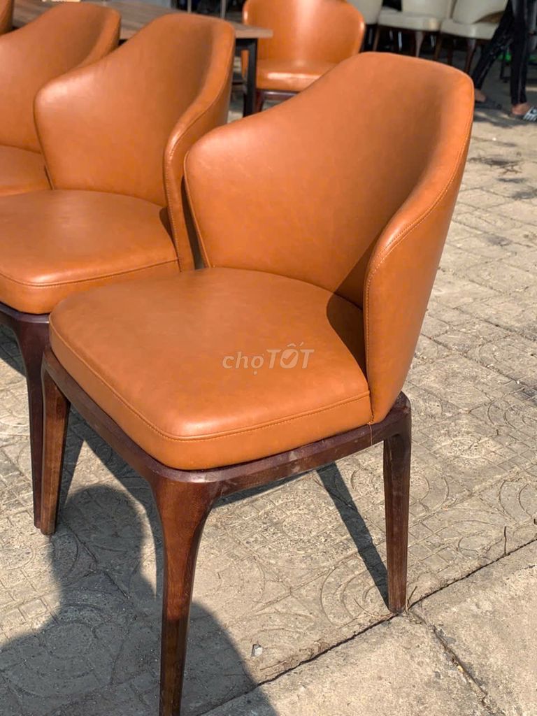 Ghế ăn Da khung Gỗ xịn. Dịch vụ dọn dẹp nhà tại Quận Sơn Trà Đà Nẵng được đăng bởi THẾ GIỚI ĐỒ CŨ ĐÀ NẴNG hình 1