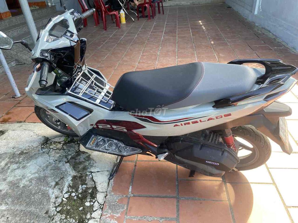 xe ab 125 mới mua đăng ký chính chủ đi gần 2k km. Mua bán Xe máy tại Huyện An Lão Hải Phòng được đăng bởi trung kiên hình 3