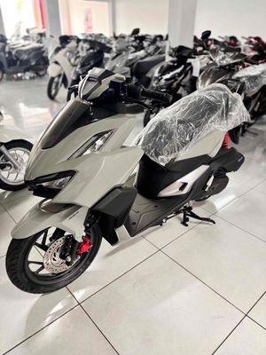 Honda Vario 160 Thể thao màu Bạc 2026 - NEW 100%