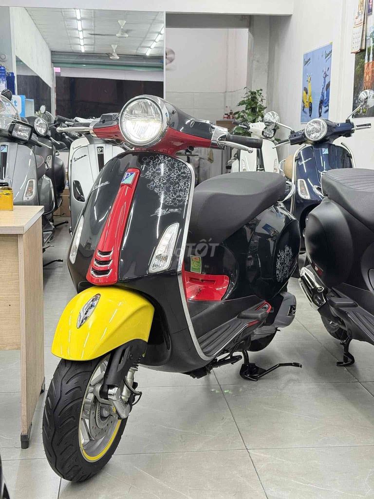 Vespa Primavera Mickey bản giới hạn 2024 2k km. Mua bán Xe máy tại Quận Phú Nhuận Tp Hồ Chí Minh được đăng bởi VESPA Piaggio Quốc Vương  hình 2