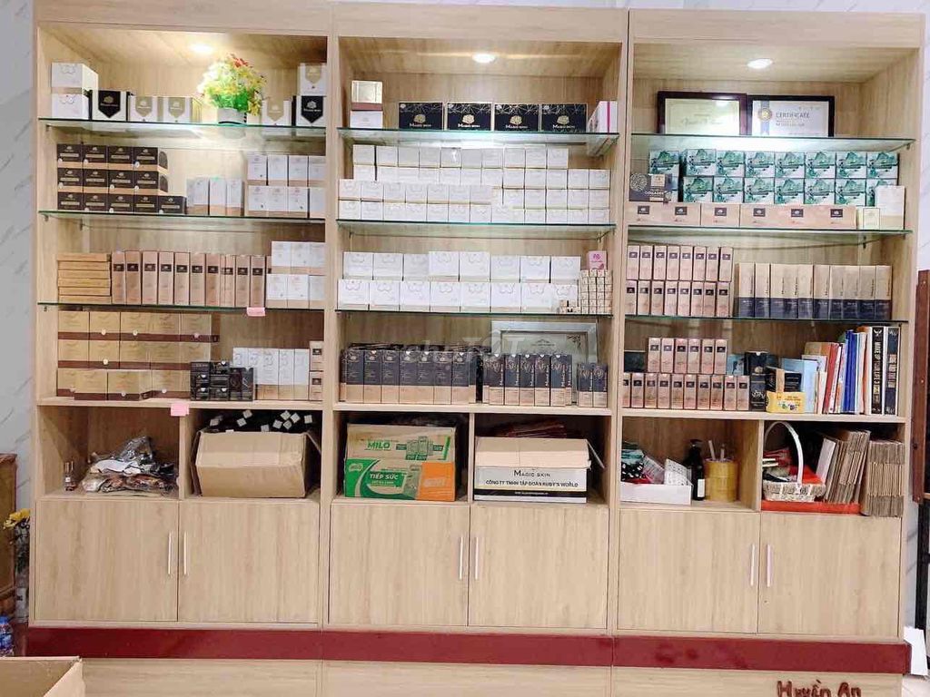 Tủ trưng bày Gỗ Kính cường lực. Mua bán Tủ, kệ gia đình tại Huyện Kim Động Hưng Yên được đăng bởi Huyền An hình 1