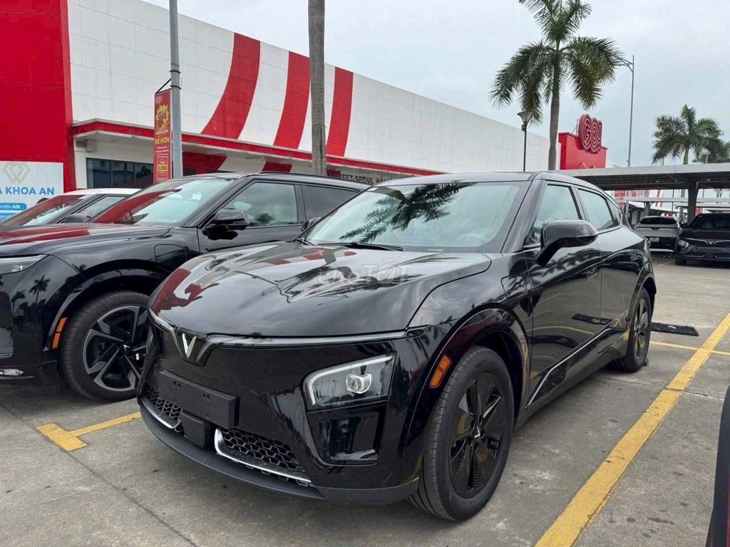 VinFast VF7 2025. Mua bán Ô tô tại Quận Đống Đa Hà Nội được đăng bởi Đoàn Hồng Minh hình 2