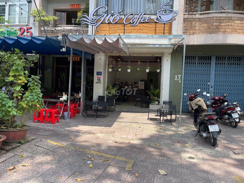 Sang nhượng mặt bằng quán cafe mặt tiền đường Hoàng Sa quận 1