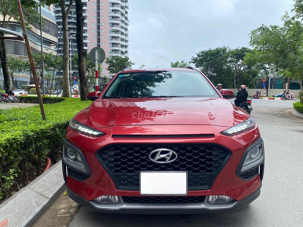 Hyundai Kona 2.0 2021 Красный