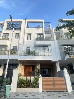 Rent · 6 bd · 140 м² · Thành phố Thủ Đức, ул. Đường Bát Nàn