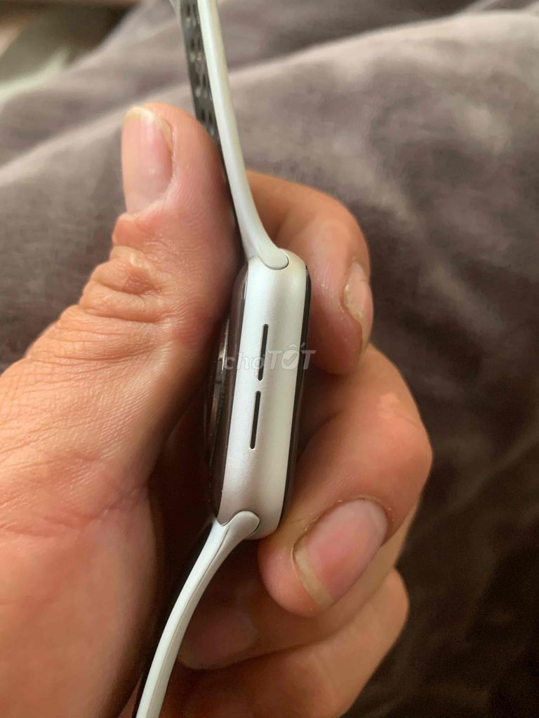 Apple Watch 6 40mm. Mua bán Thiết bị đeo thông minh tại Huyện Mai Sơn Sơn La được đăng bởi Đông Nguyễn hình 3
