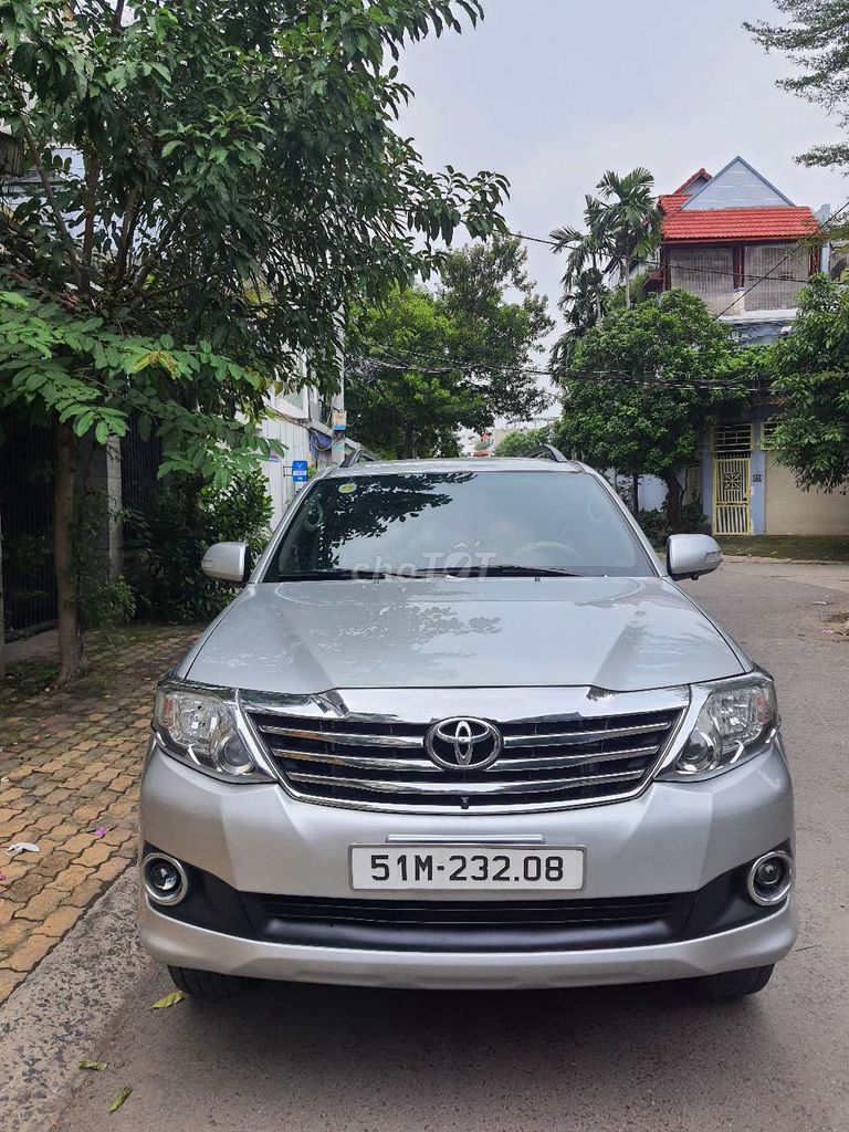 Toyota Fortuner 2014 серебристый автомат