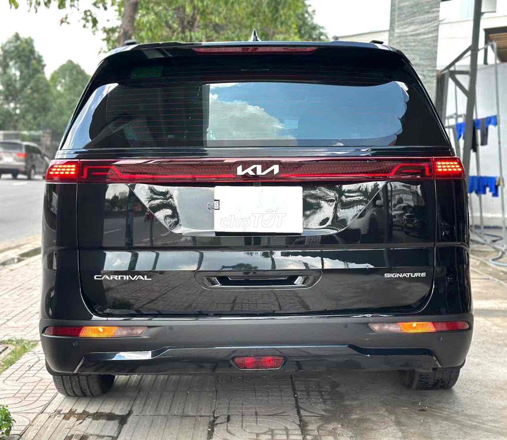 Kia Carnival Signature 2024 Черный 37 000 км