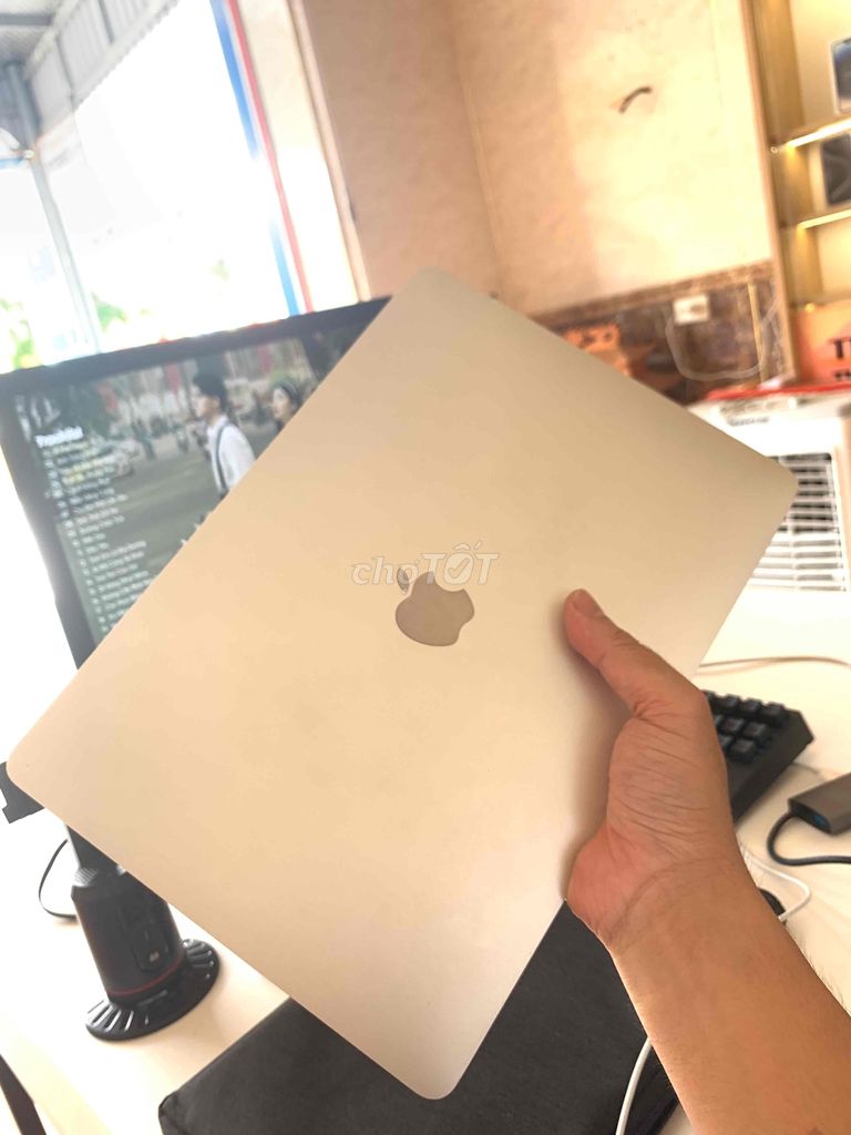 Macbook pro 2018 i7/16/256