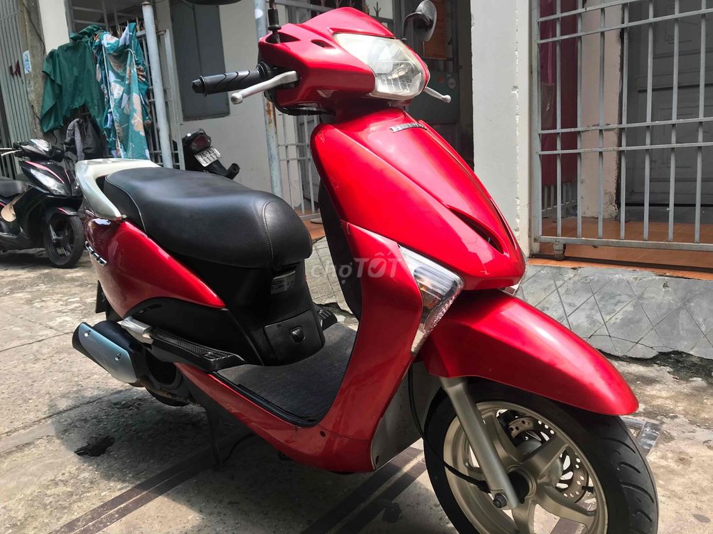 Honda Lead, красный, скутер