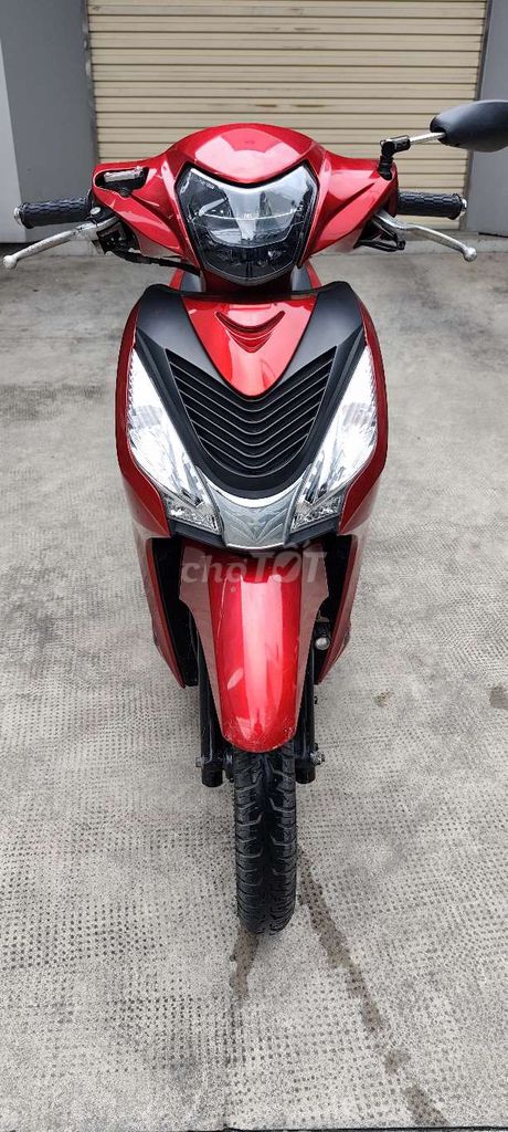 Honda Vision 2018 красный
