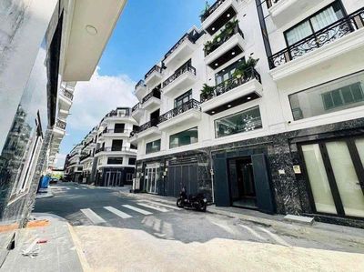 Аренда · 5 комн. · 250 м² · Quận 12, ул. Đường Hà Huy Giáp