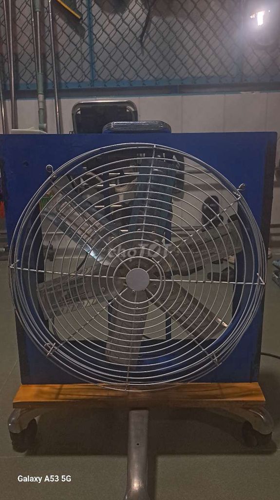 Quạt công nghiệp Xanh dương Kim loại, Gỗ 99%. Mua bán Quạt tại Quận Bình Tân Tp Hồ Chí Minh được đăng bởi Long Duong hình 1