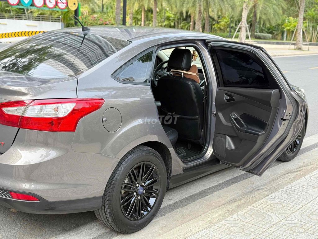 Ford Focus 2013 1.6 MT - 110000 km