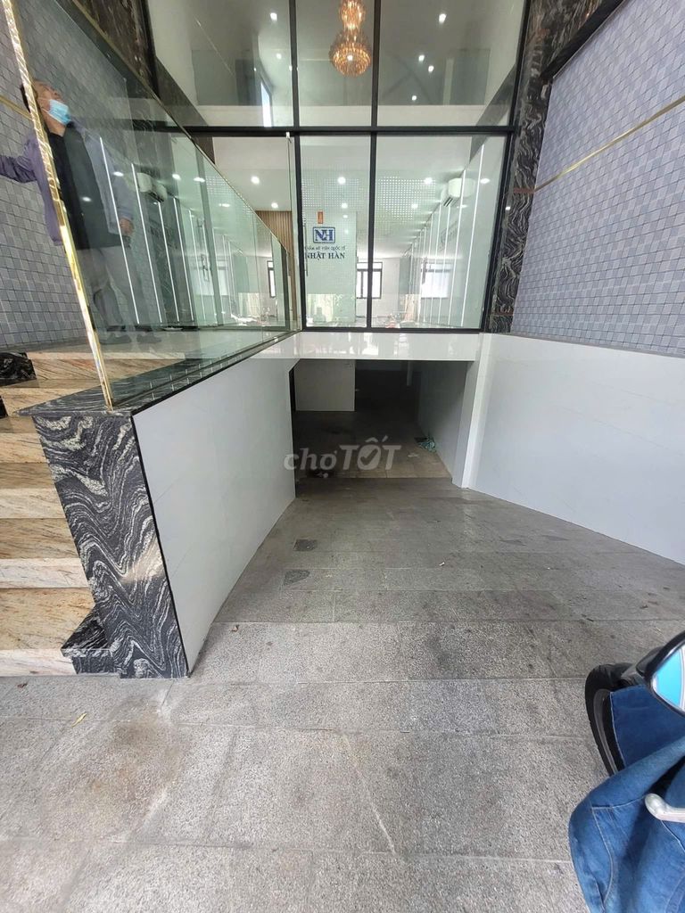 TÒA NHÀ ĐƯỜNG GÒ DẦU 7X25M , 5 LẦU