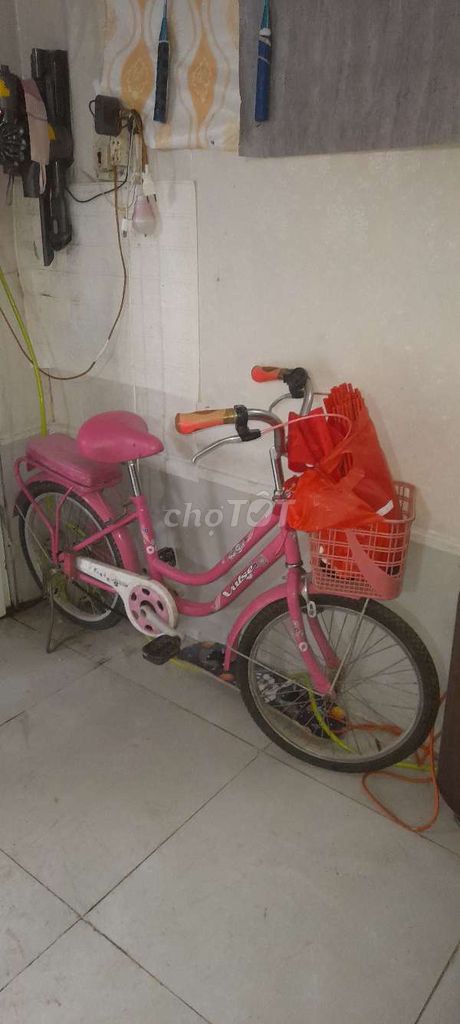 Dư xe màu hồng cho bé gái cấp 1 đi được. Mua bán Xe đạp tại Huyện Đông Anh Hà Nội được đăng bởi Đức đạt Bui hình 2