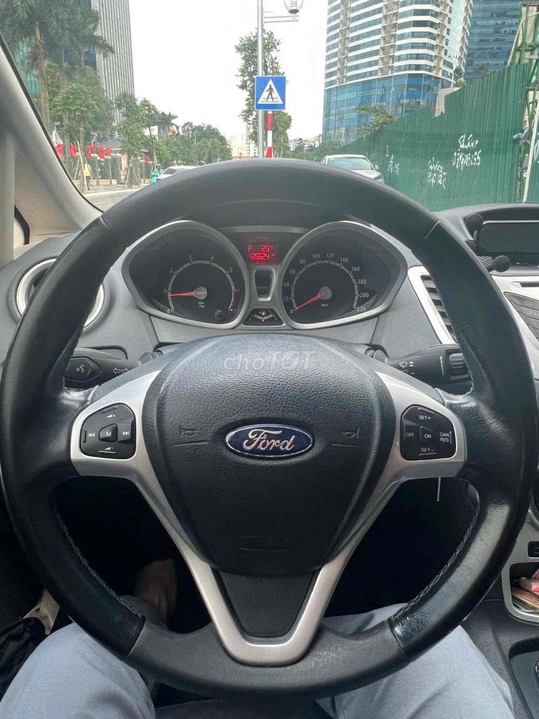 Ford Fiesta Sport 2011 оранжевый