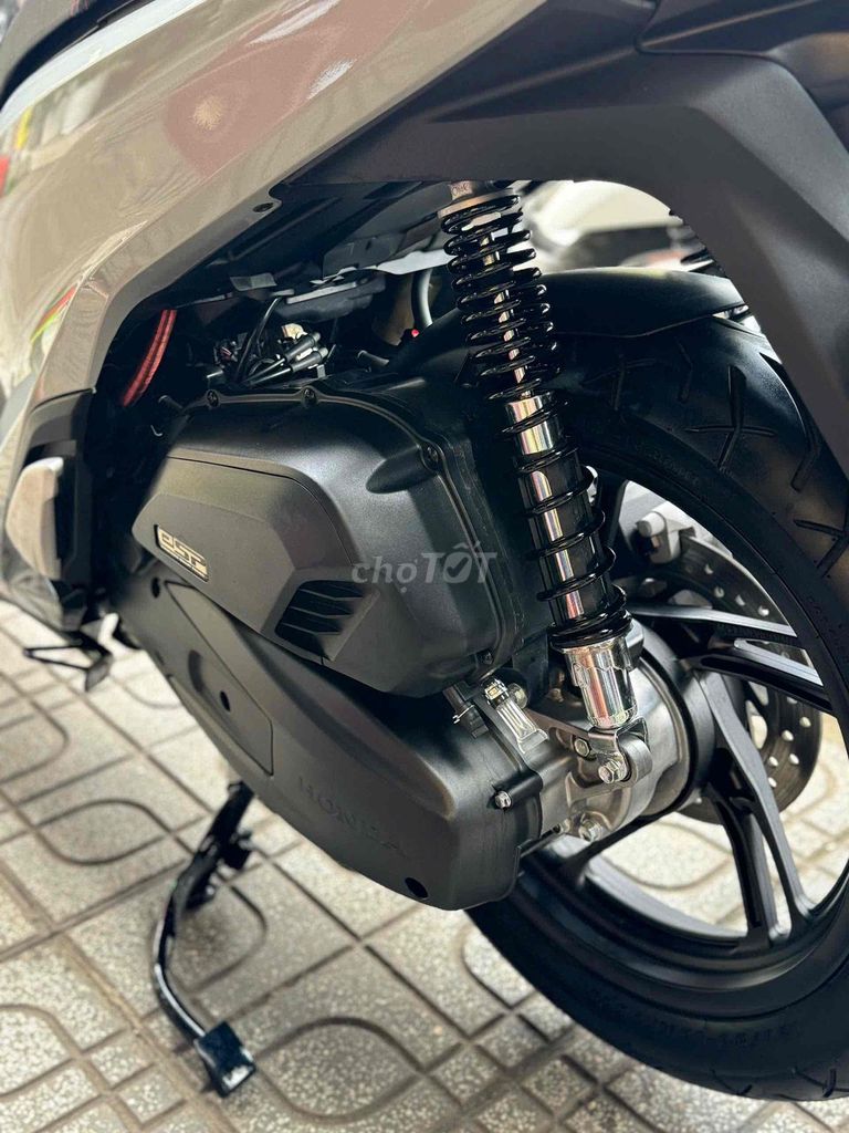 Honda SH 2018 Xám xi măng. Mua bán Xe máy tại Thành phố Buôn Ma Thuột Đắk Lắk được đăng bởi Ngô quốc Việt  hình 6