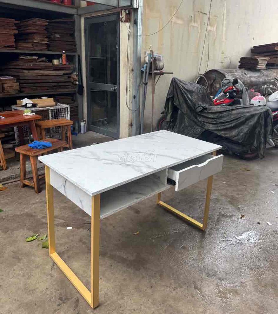 Bàn làm việc Gỗ MDF gỗ màu vân đá. Mua bán Bàn ghế tại Huyện Hóc Môn Tp Hồ Chí Minh được đăng bởi NỘI THẤT VĂN PHÒNG TUẤN KIỆT hình 1